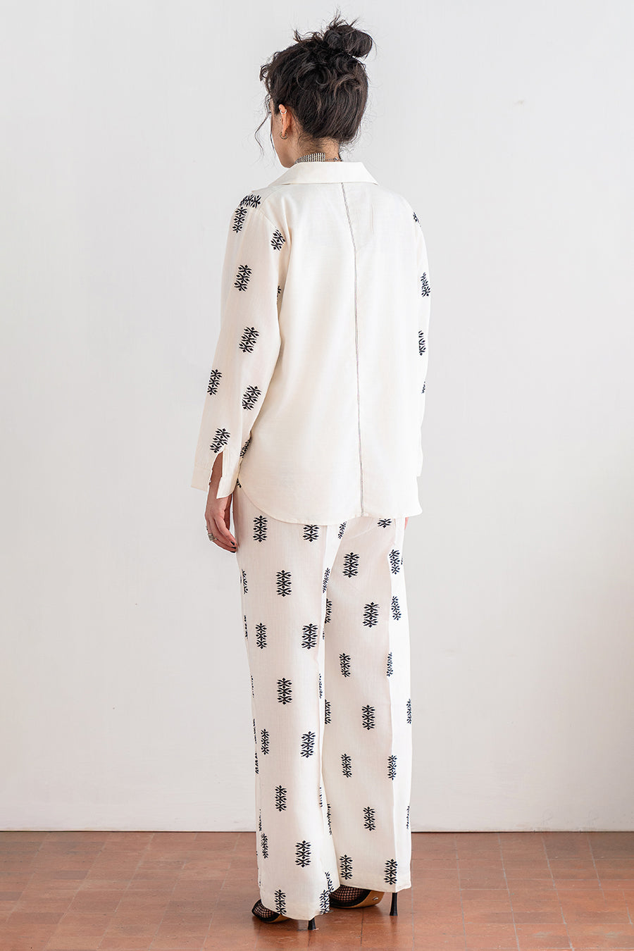 2 PIECE EMBROIDERED LAWN SUIT