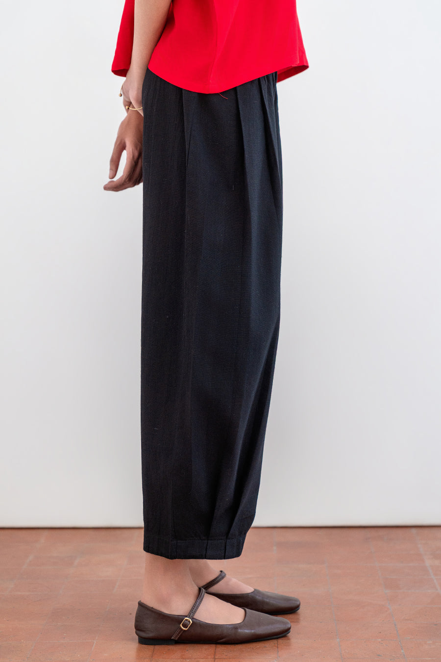 PLEATED HEM PANTS