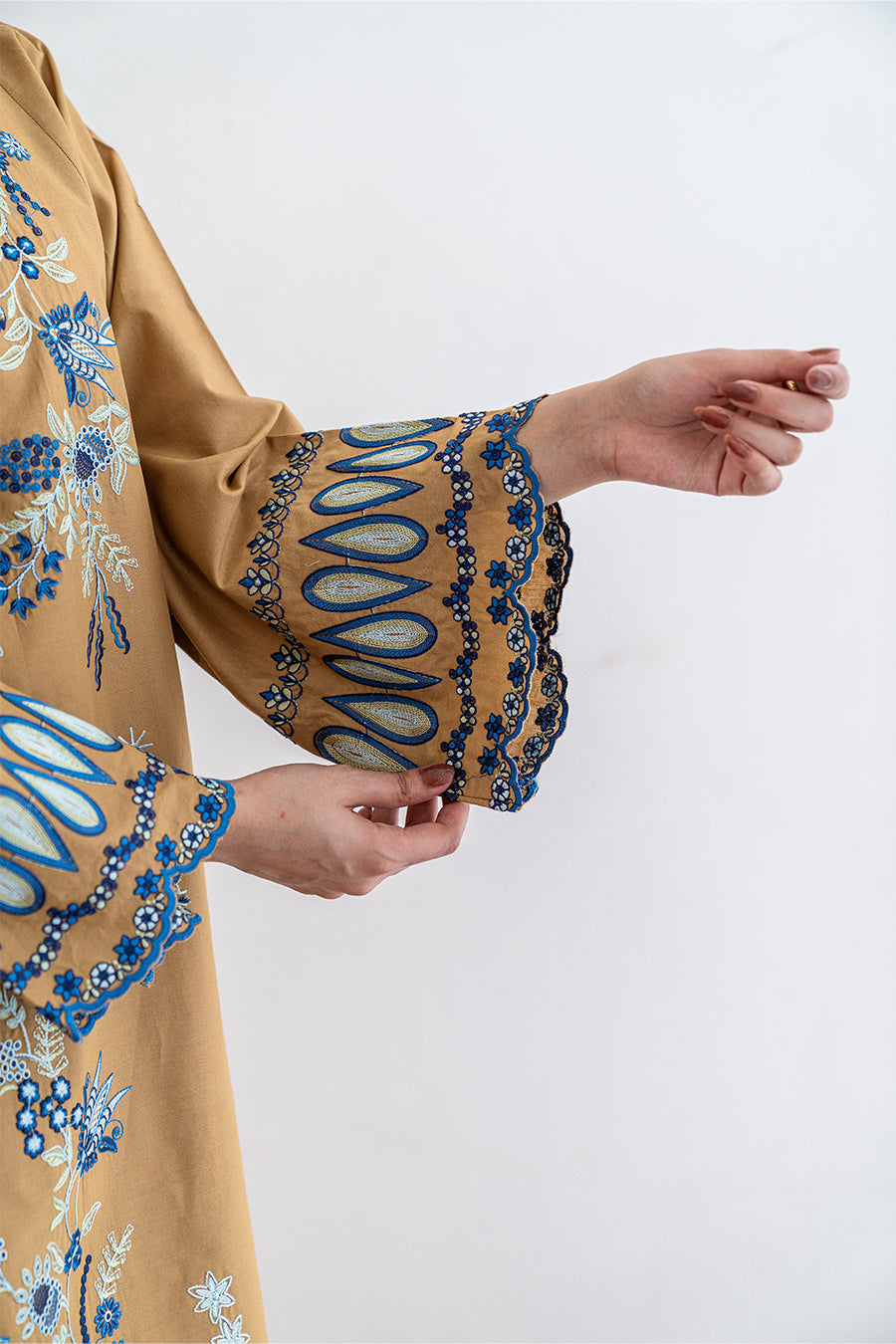 EMBROIDERED SET