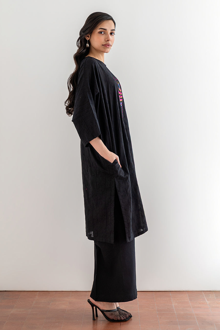 EMBROIDERED SET