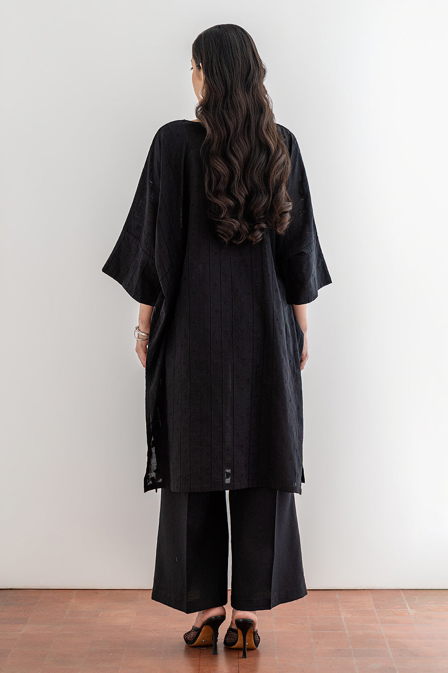 EMBROIDERED SET