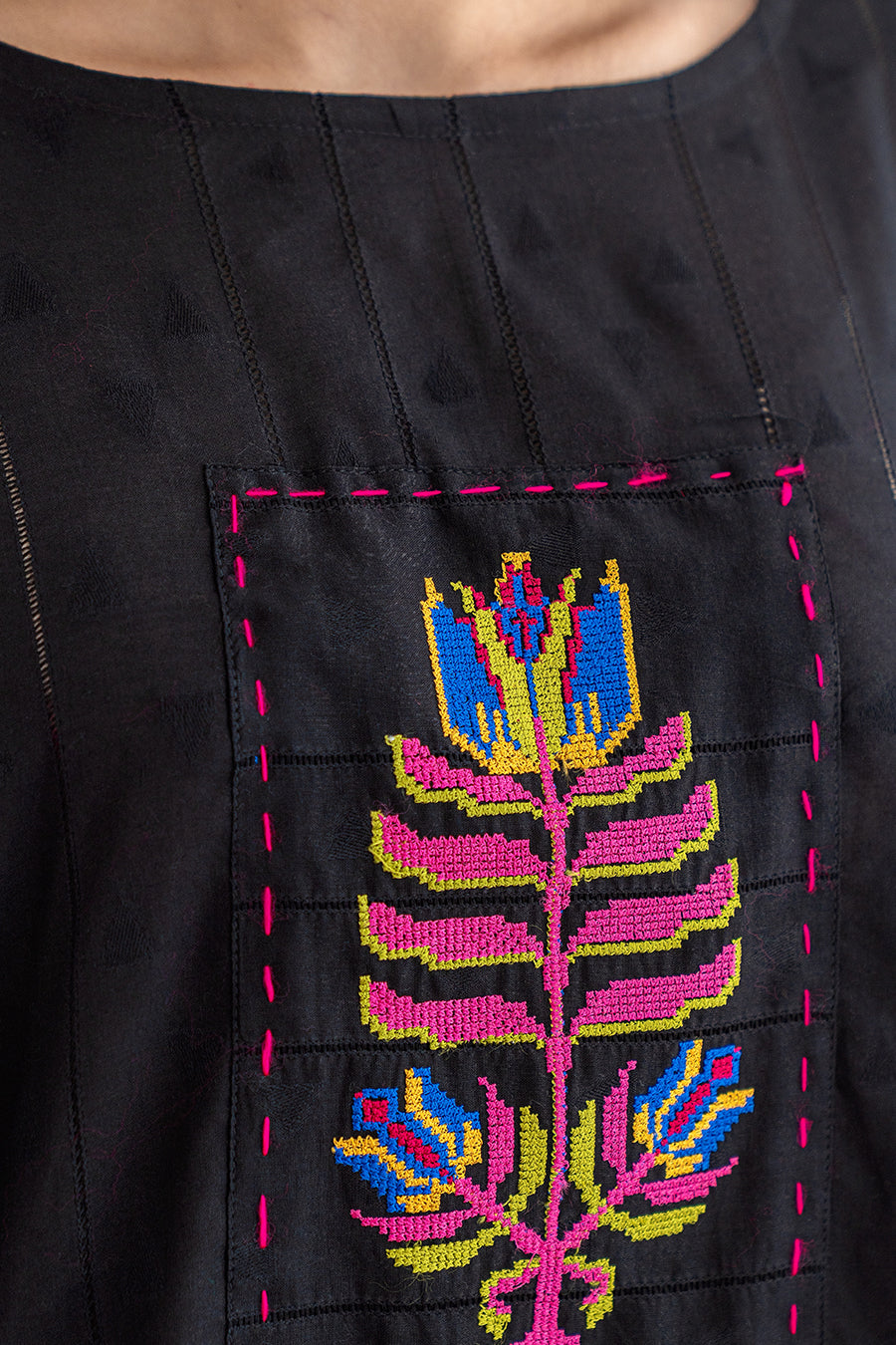 EMBROIDERED SET