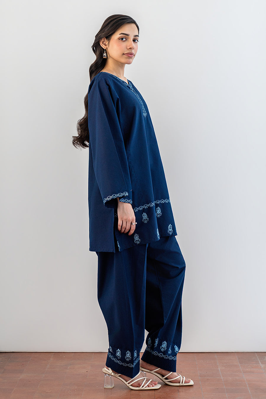 EMBROIDERED SET