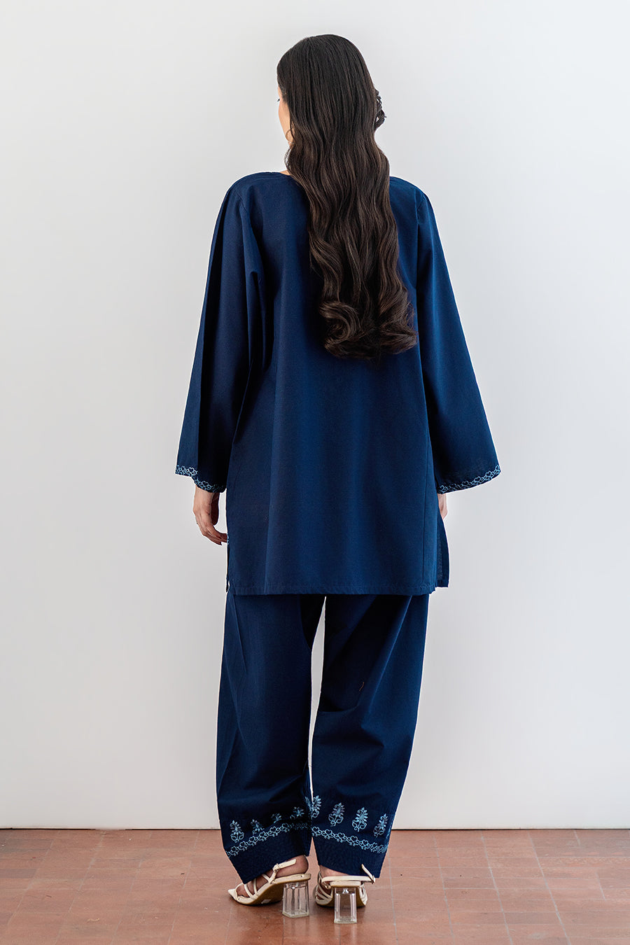 EMBROIDERED SET