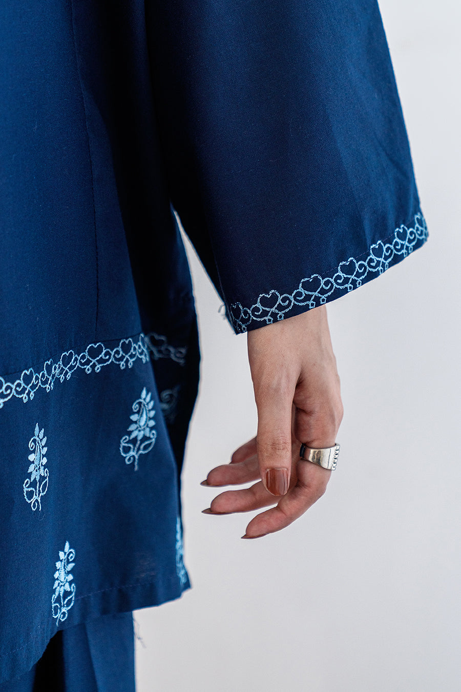 EMBROIDERED SET