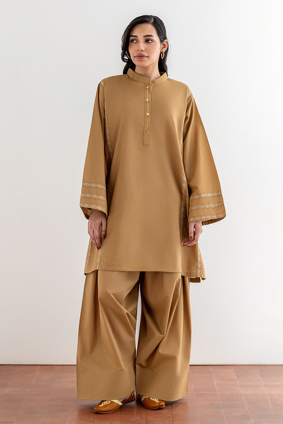 EMBROIDERED SET