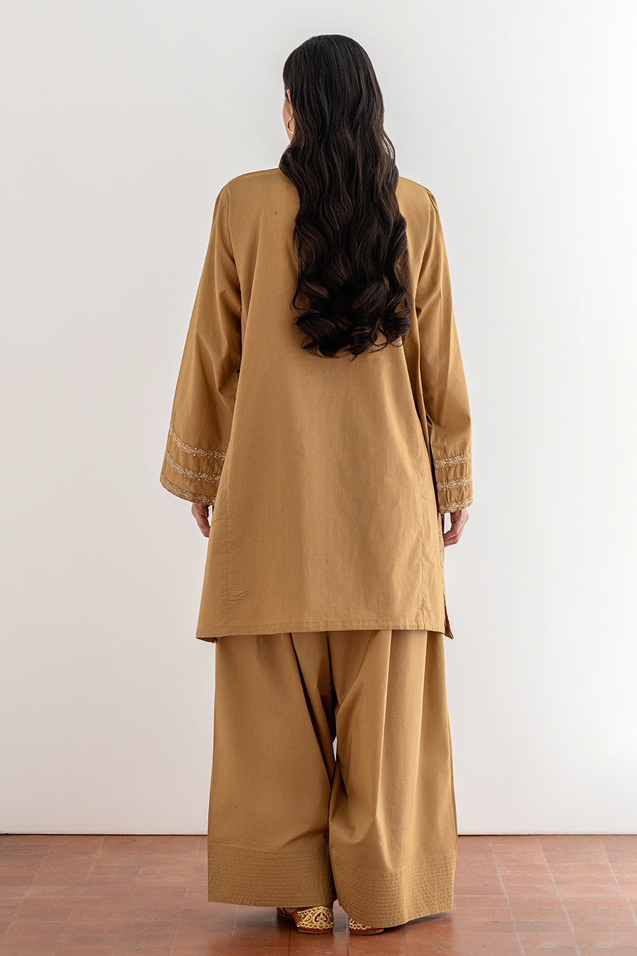 EMBROIDERED SET