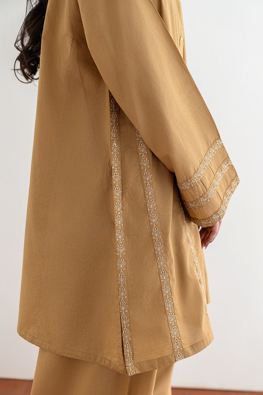 EMBROIDERED SET