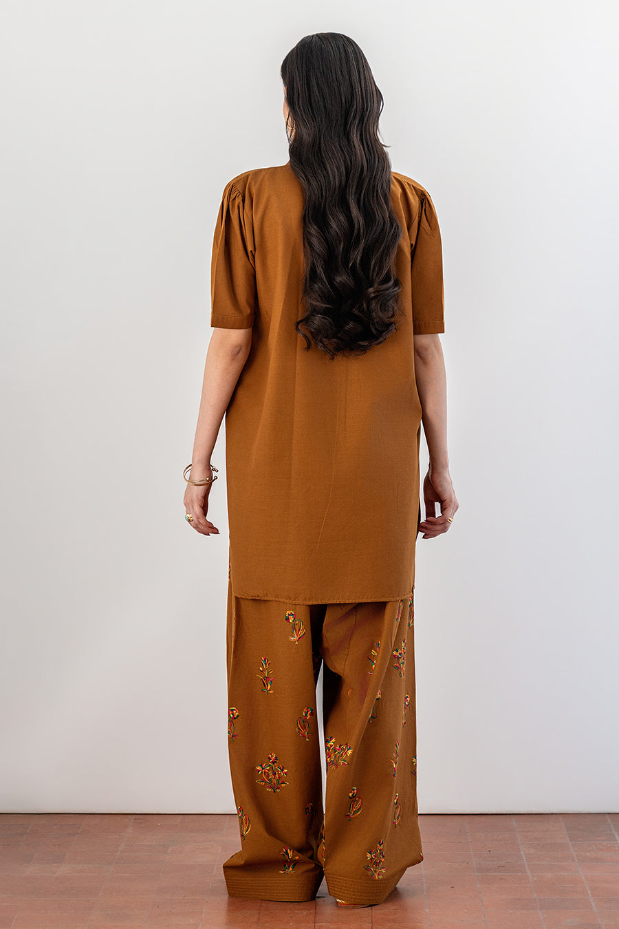 EMBROIDERED SET
