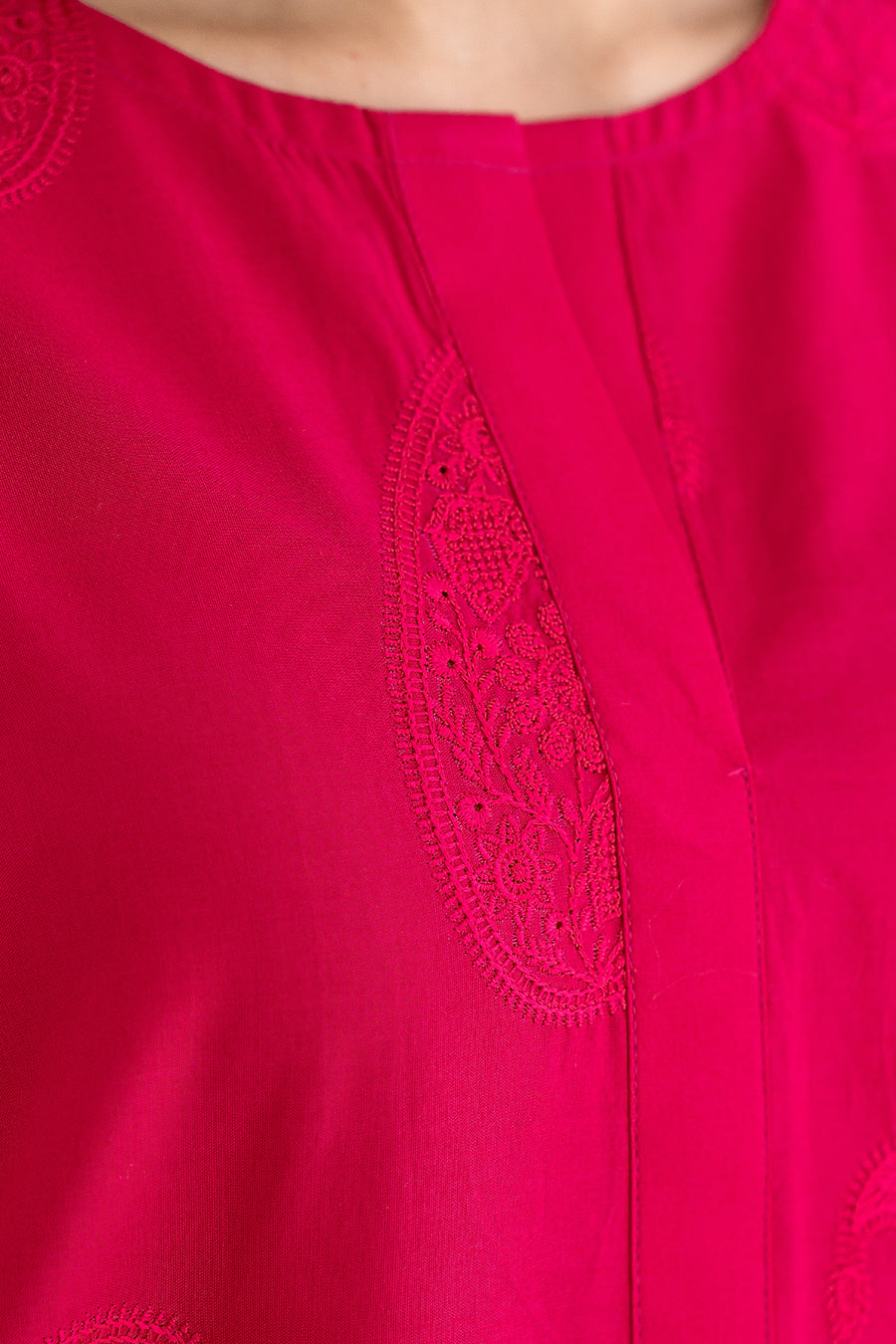 EMBROIDERED SET