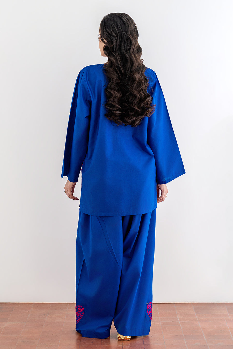 EMBROIDERED SET