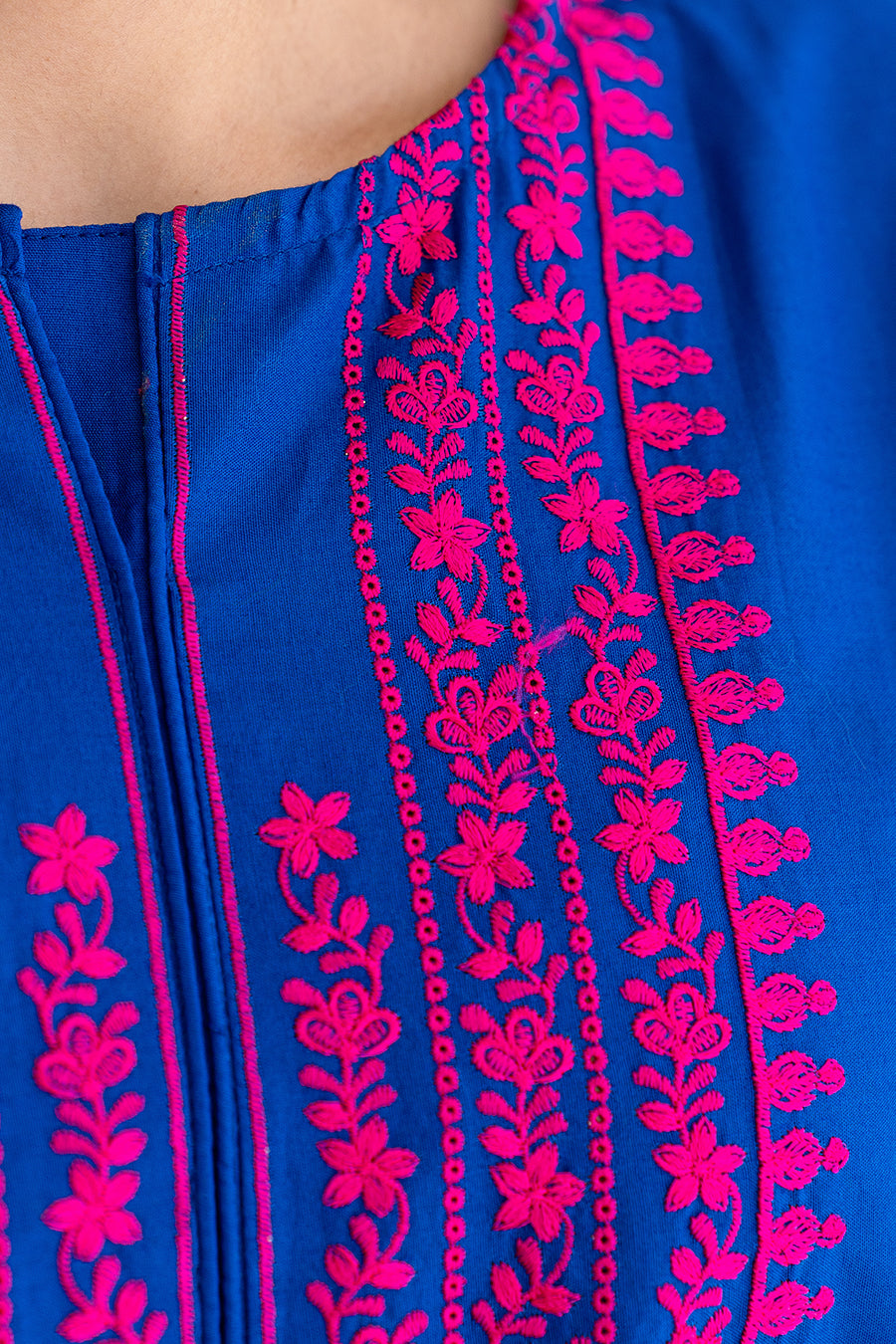 EMBROIDERED SET