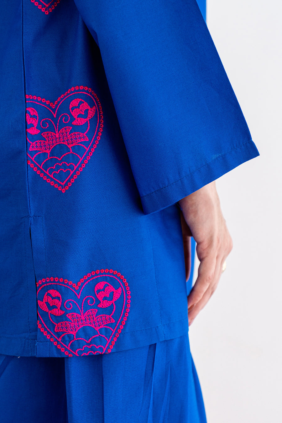 EMBROIDERED SET