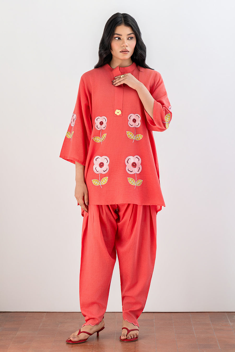 EMBROIDERED SET