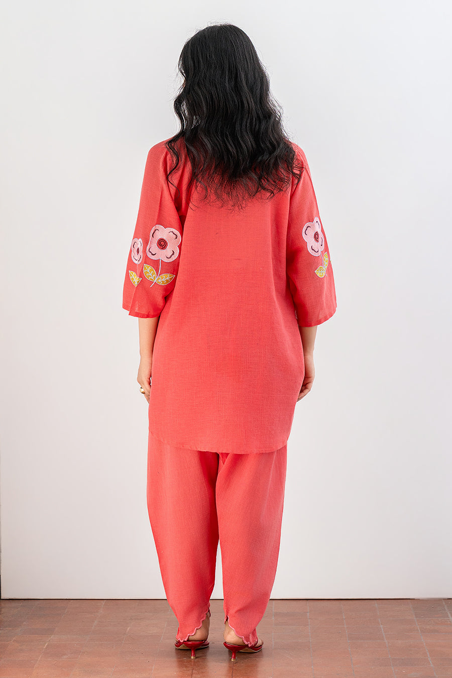 EMBROIDERED SET