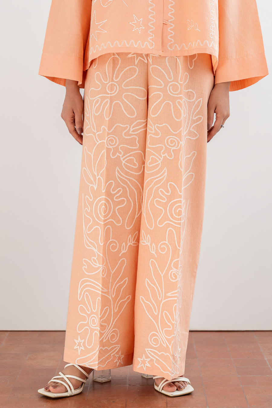 EMBROIDERED SET