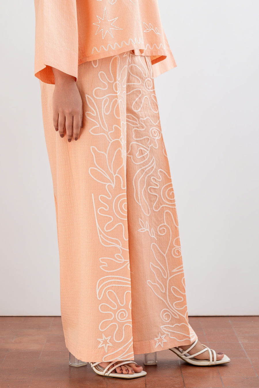 EMBROIDERED SET