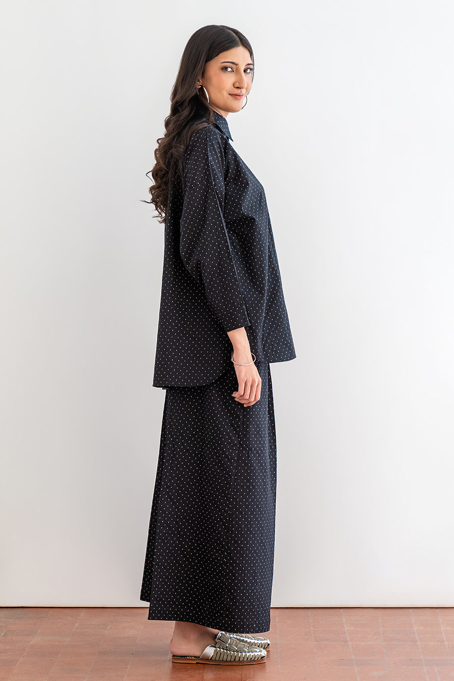 LOOSE PLEATED PANTS
