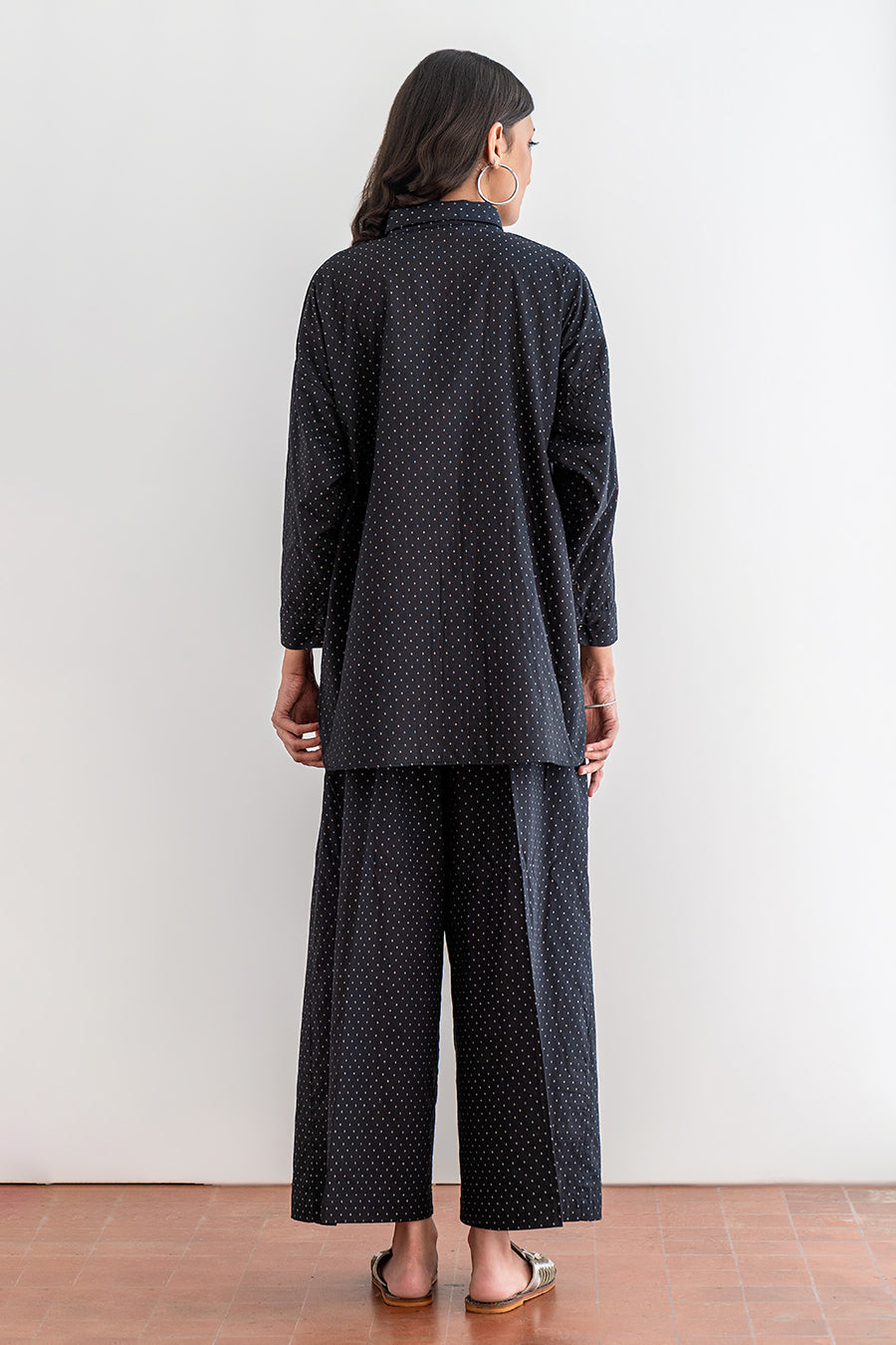 LOOSE PLEATED PANTS