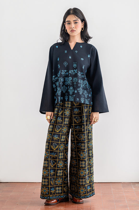 EMBROIDERED TOP