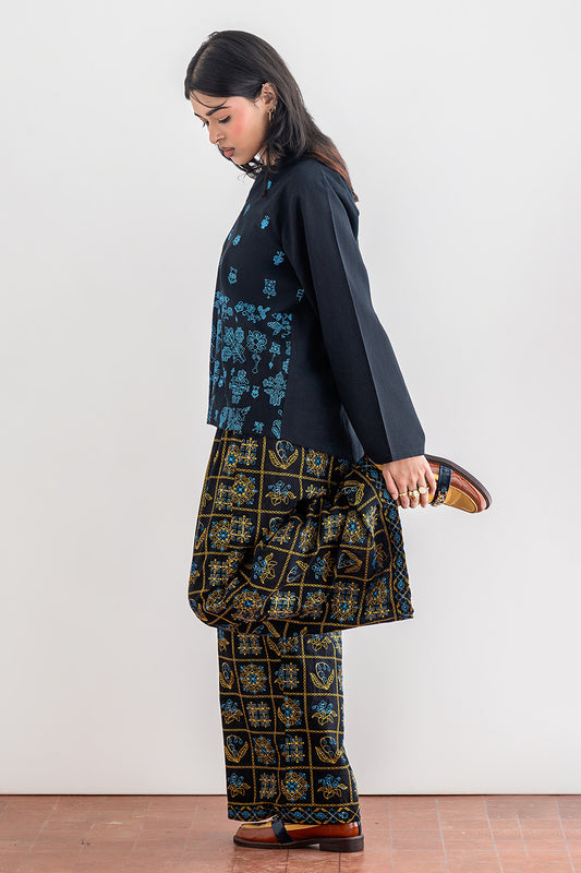 EMBROIDERED TOP