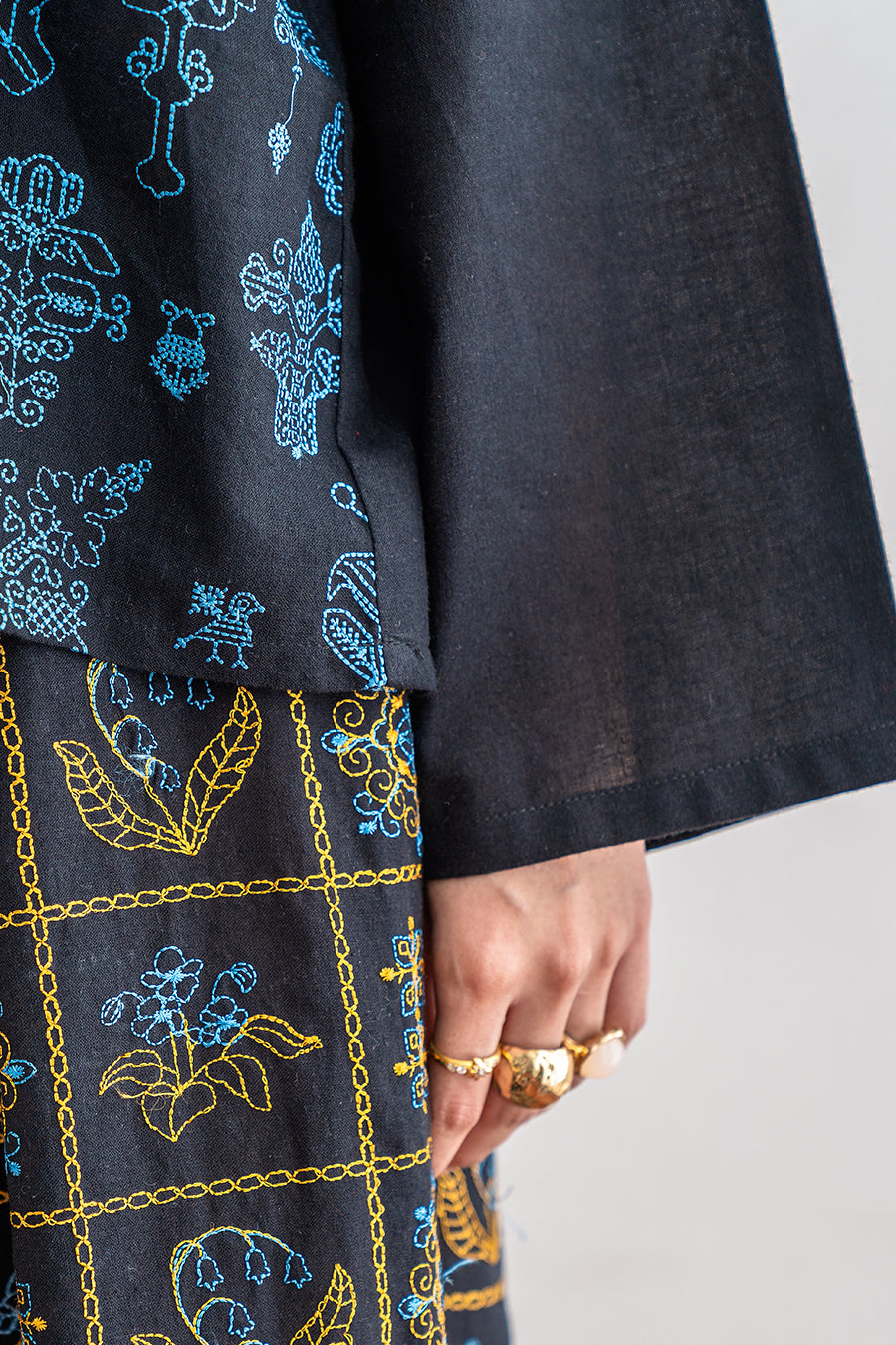 EMBROIDERED TOP