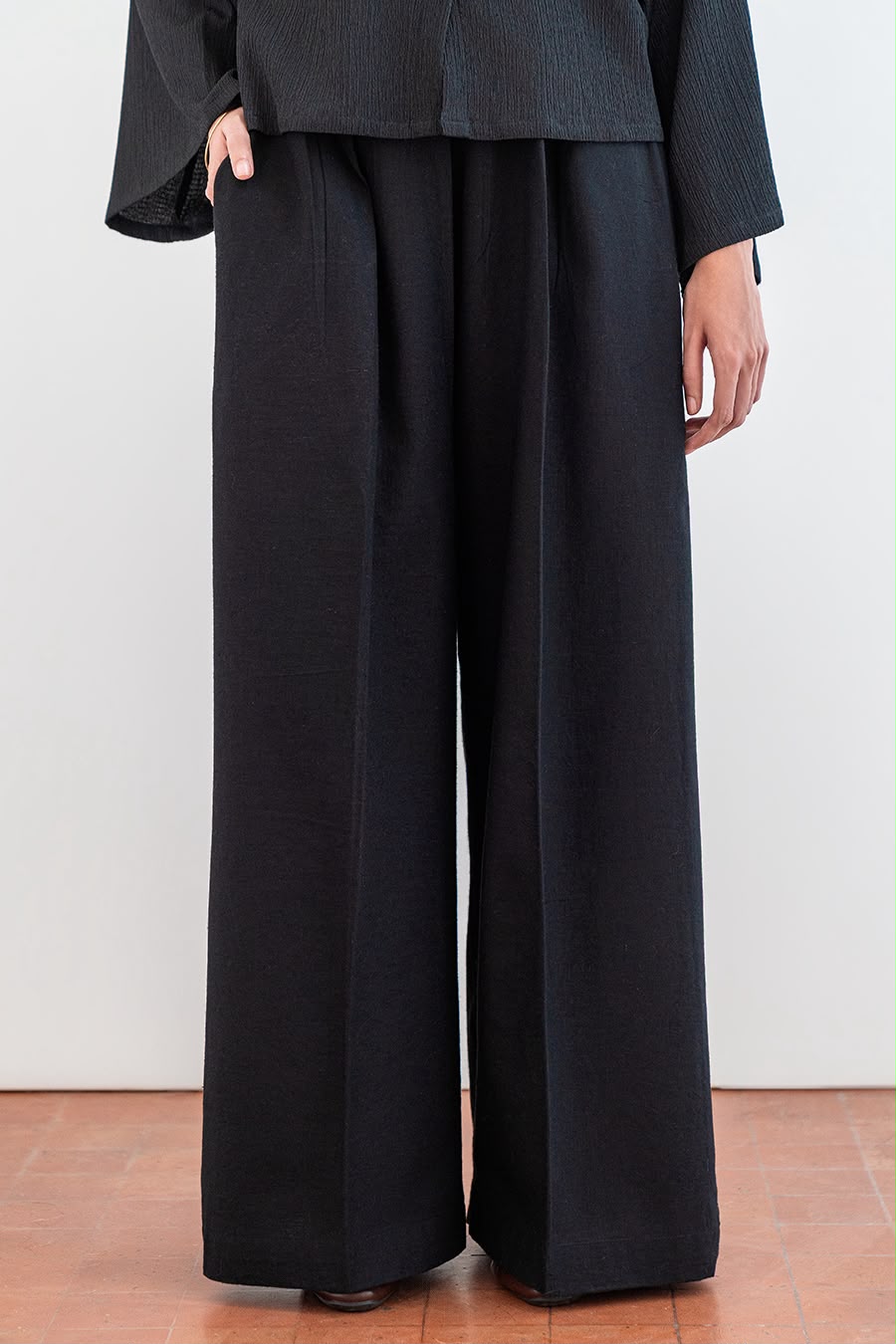 PLEATED SLACK PANTS