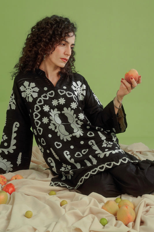 EMBROIDERED SET