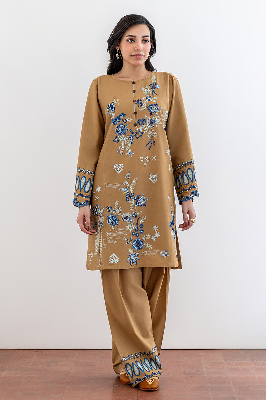 EMBROIDERED SET