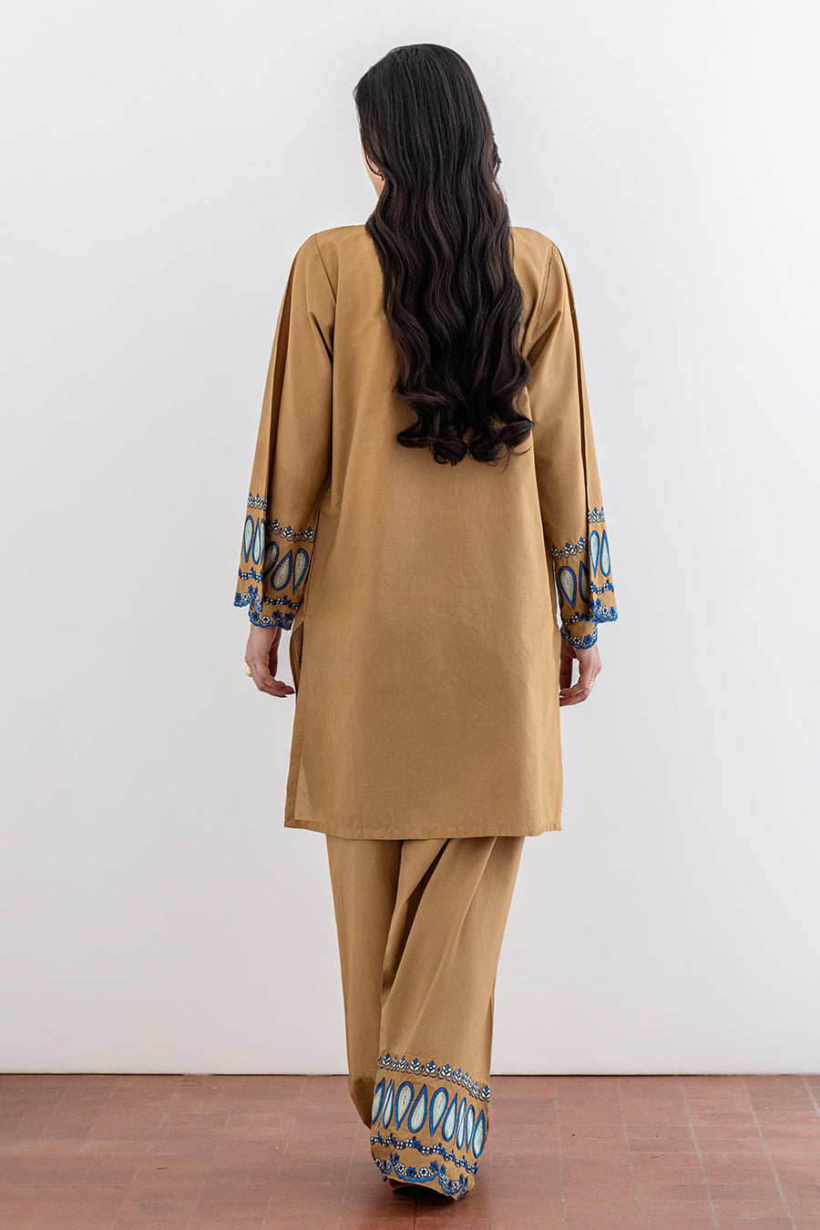 EMBROIDERED SET