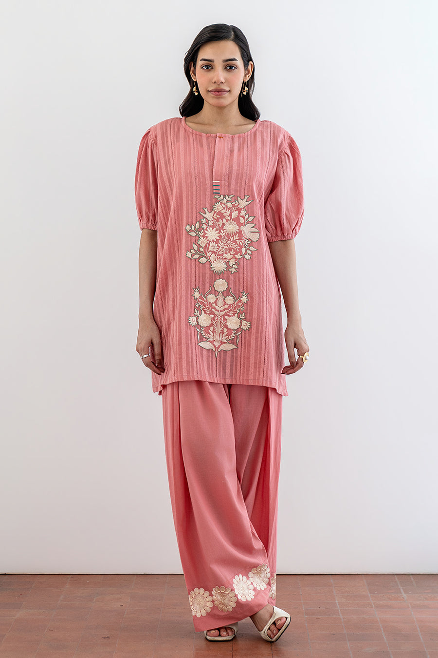 EMBROIDERED SET