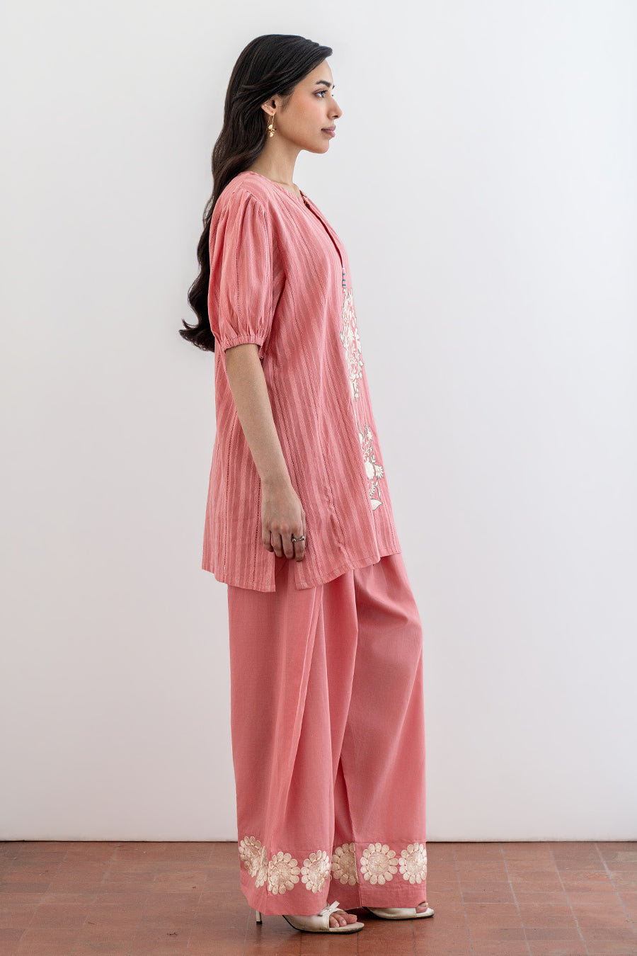 EMBROIDERED SET