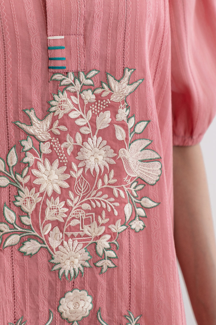 EMBROIDERED SET